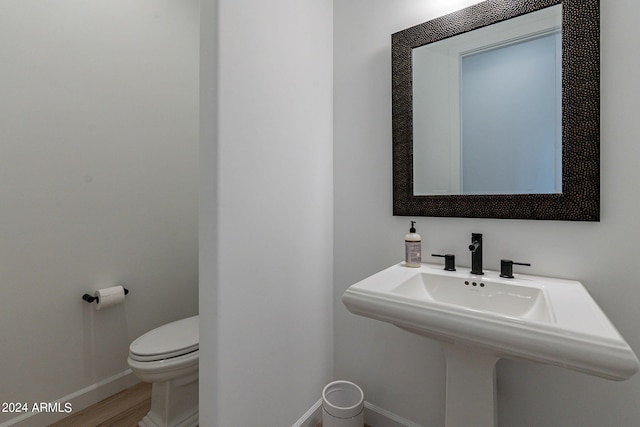 bathroom featuring sink and toilet