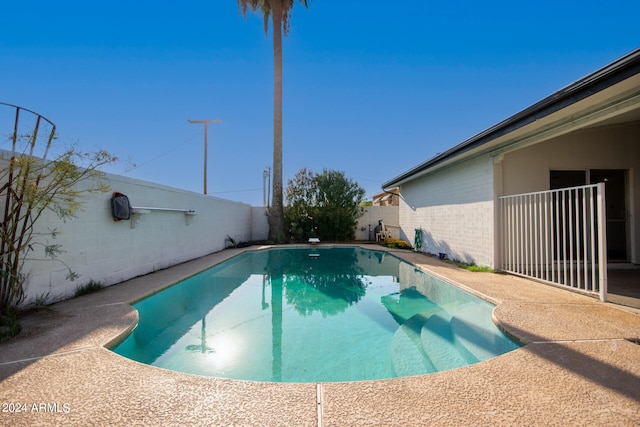 view of swimming pool