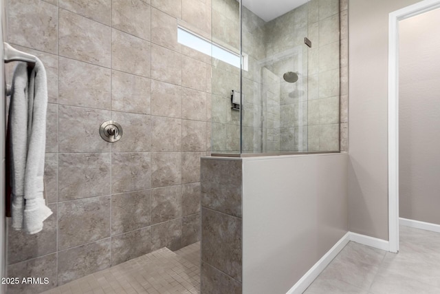 bathroom featuring a tile shower