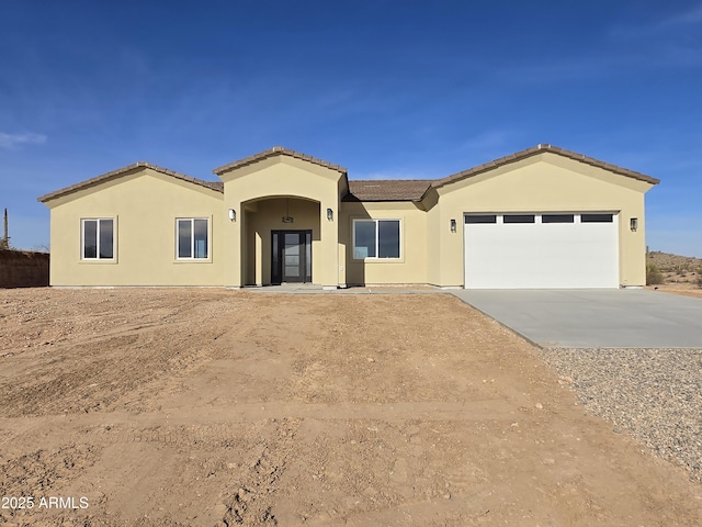 view of front facade featuring a garage