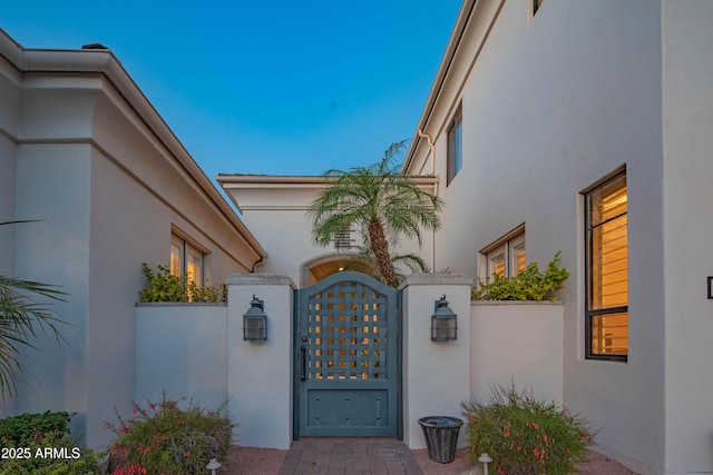 9905 N 78th Pl, Scottsdale, AZ 85258 - doorway to property featuring stucco siding and a gate