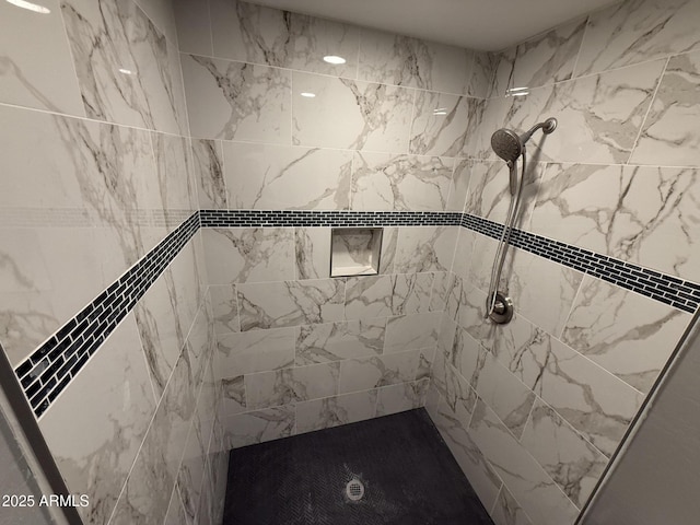 5042 S 22nd St, Phoenix, AZ 85040 - bathroom with a tile shower