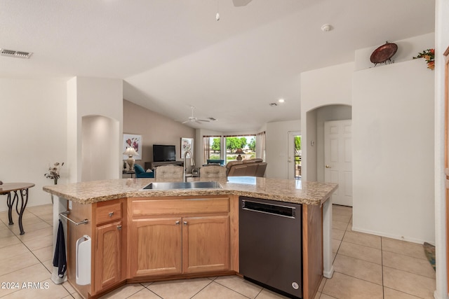 kitchen featuring ceiling fan, lofted ceiling, sink, a center island with sink, and dishwasher