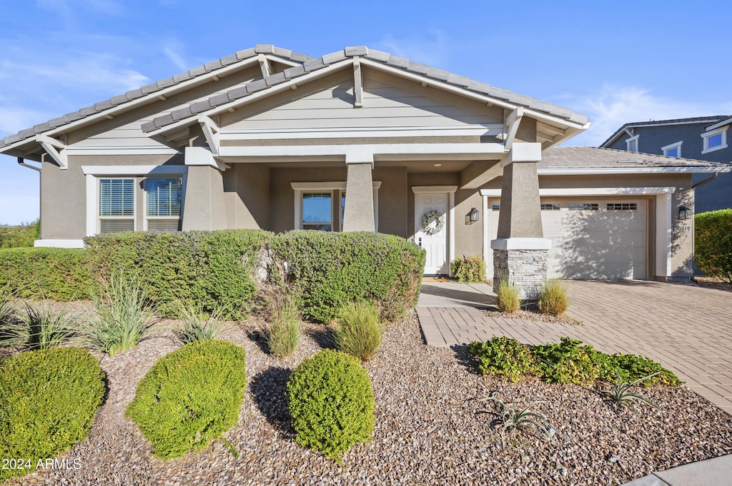 craftsman house with a garage