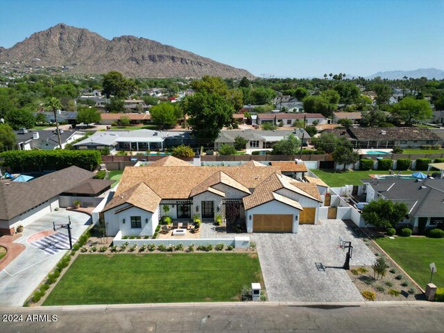 bird's eye view with a mountain view