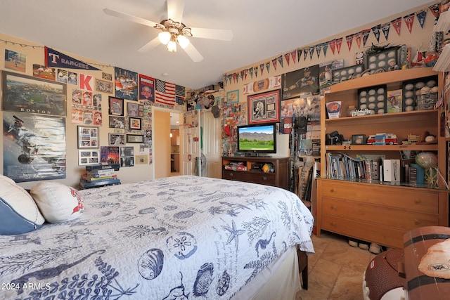 bedroom with ceiling fan