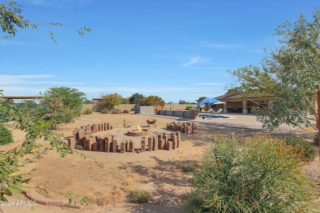 view of yard featuring a patio