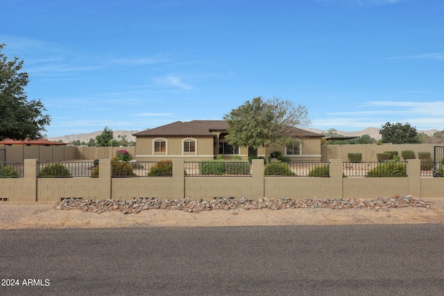 view of front of property featuring a mountain view