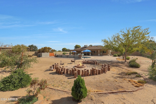 view of yard featuring a patio area