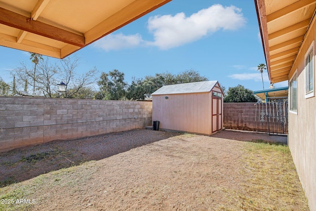 view of yard with a storage unit