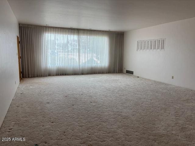 spare room featuring carpet floors