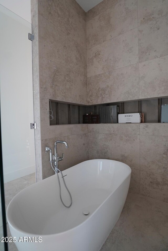 12232 N 65th Pl, Scottsdale, AZ 85254 - full bath with a freestanding tub