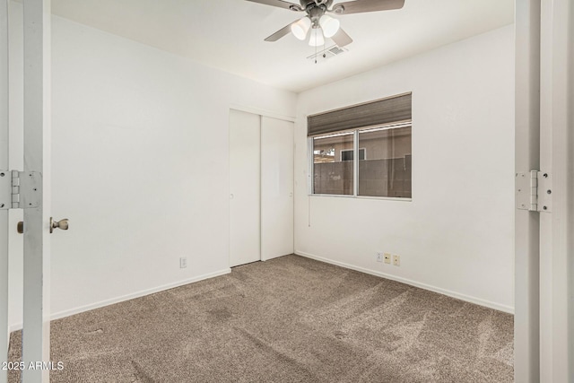 carpeted empty room featuring ceiling fan