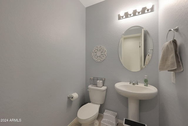 bathroom featuring toilet and sink