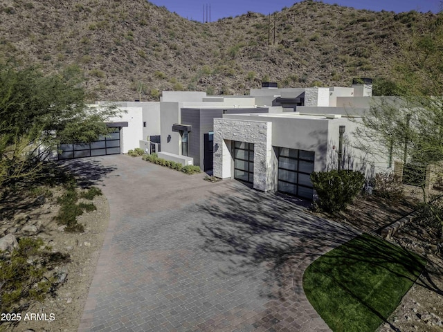 view of front of house featuring a garage and a mountain view