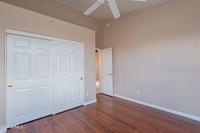 unfurnished bedroom with dark hardwood / wood-style floors, ceiling fan, and a closet