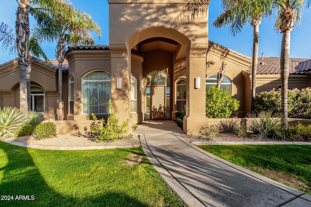 property entrance with a yard