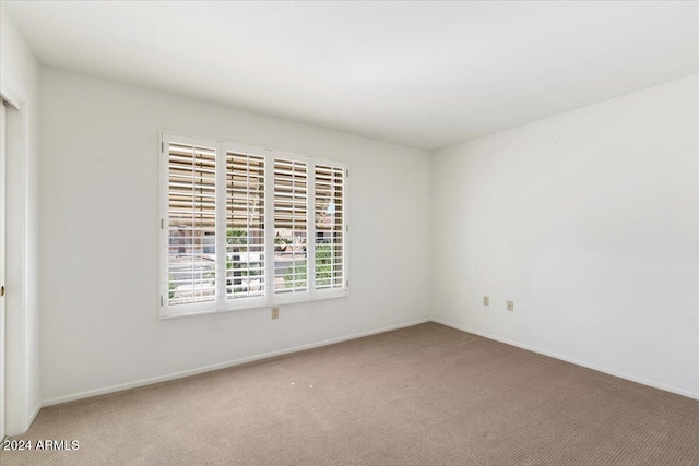 unfurnished room featuring carpet