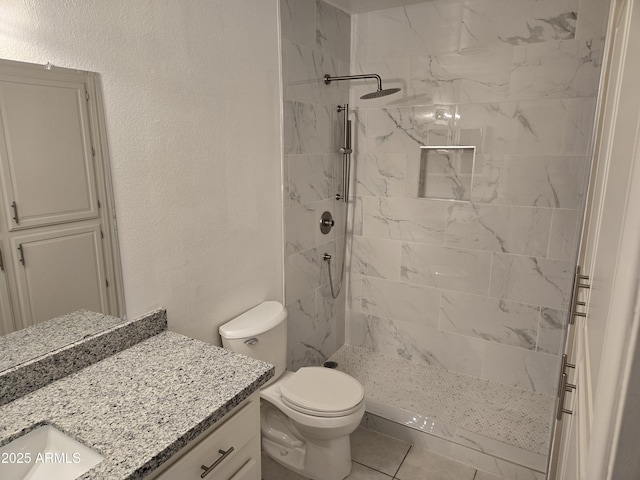 461 W Holmes Ave Unit 360, Mesa, AZ 85210 - full bath featuring vanity, tiled shower, toilet, and a textured wall