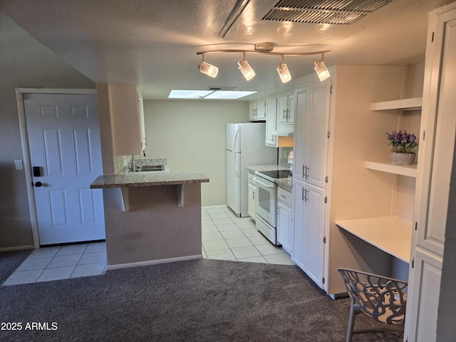 461 W Holmes Ave Unit 360, Mesa, AZ 85210 - kitchen featuring white appliances, light tile patterned flooring, a peninsula, and under cabinet range hood