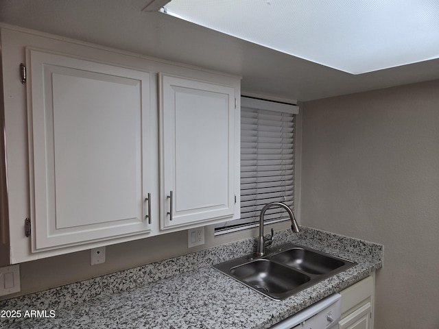 461 W Holmes Ave Unit 360, Mesa, AZ 85210 - kitchen featuring a sink and white cabinetry