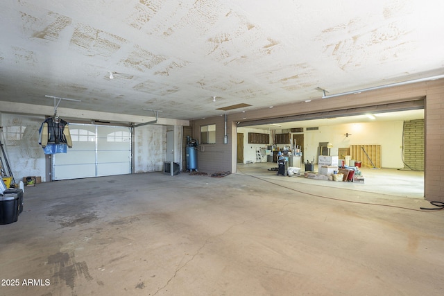 1530 E Loma Ln, Phoenix, AZ 85020 - view of garage