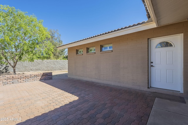 1530 E Loma Ln, Phoenix, AZ 85020 - property entrance featuring a patio area