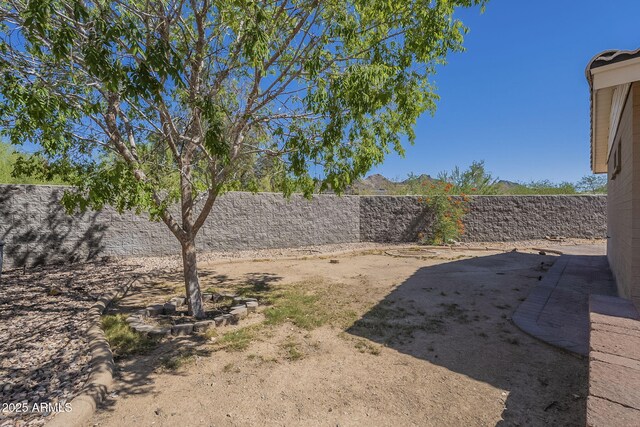 1530 E Loma Ln, Phoenix, AZ 85020 - fenced backyard featuring a patio