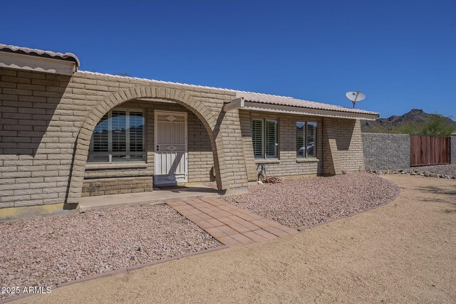 1530 E Loma Ln, Phoenix, AZ 85020 - view of front of property featuring a tile roof