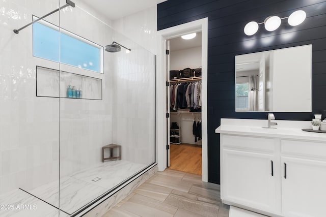 1492 W Bruce Ave, Gilbert, AZ 85233 - full bath featuring tiled shower, vanity, and a walk in closet