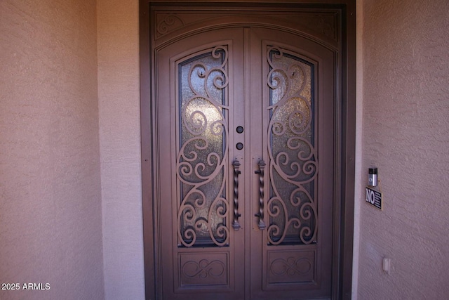 property entrance featuring stucco siding