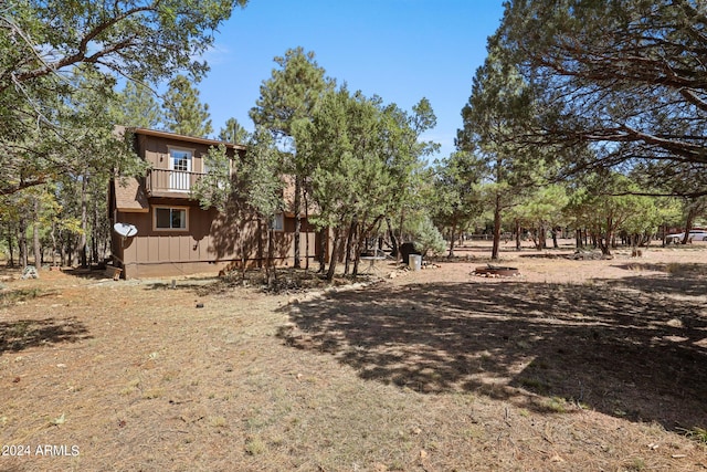 view of yard featuring a balcony