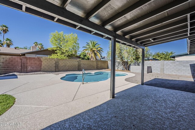 5028 W Shangri La Rd, Glendale, AZ 85304 - view of swimming pool with a patio area and a fenced backyard