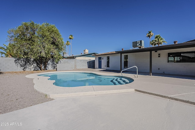 5028 W Shangri La Rd, Glendale, AZ 85304 - view of swimming pool featuring a patio and a fenced backyard