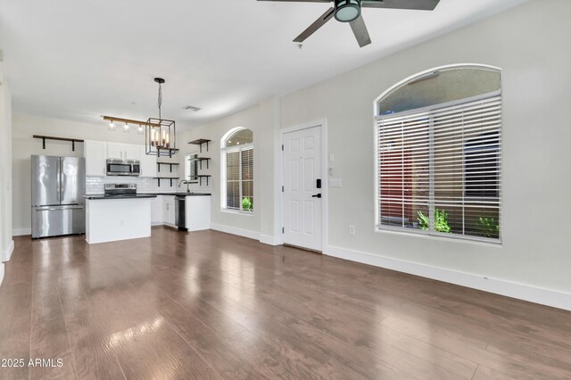 1350 S Greenfield Rd Unit 1166, Mesa, AZ 85206 - unfurnished living room with a ceiling fan, dark wood-style floors, a sink, a chandelier, and baseboards