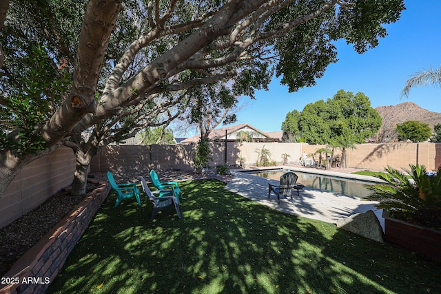 6640 W Honeysuckle Dr, Phoenix, AZ 85083 - view of yard featuring a fenced in pool and a mountain view