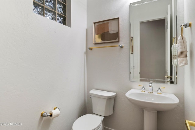 11193 N 121st Way, Scottsdale, AZ 85259 - bathroom with toilet