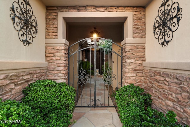 11193 N 121st Way, Scottsdale, AZ 85259 - doorway to property with stone siding and a gate