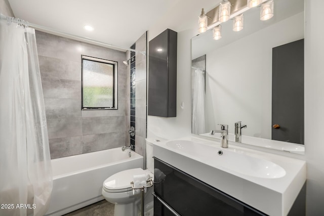 5739 N 11th St, Phoenix, AZ 85014 - full bath with vanity, toilet, shower / bathtub combination with curtain, and recessed lighting