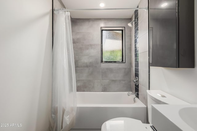 5739 N 11th St, Phoenix, AZ 85014 - full bath featuring toilet, shower / bath combo, and vanity