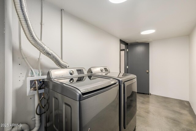 5739 N 11th St, Phoenix, AZ 85014 - washroom featuring washing machine and dryer
