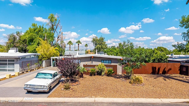 5739 N 11th St, Phoenix, AZ 85014 - view of mid-century inspired home