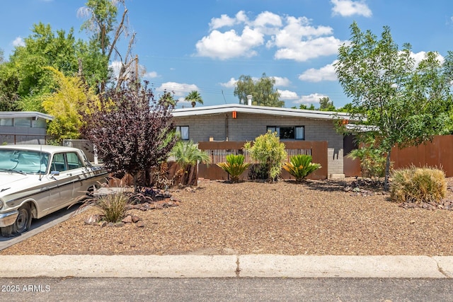 5739 N 11th St, Phoenix, AZ 85014 - view of front of property featuring concrete block siding