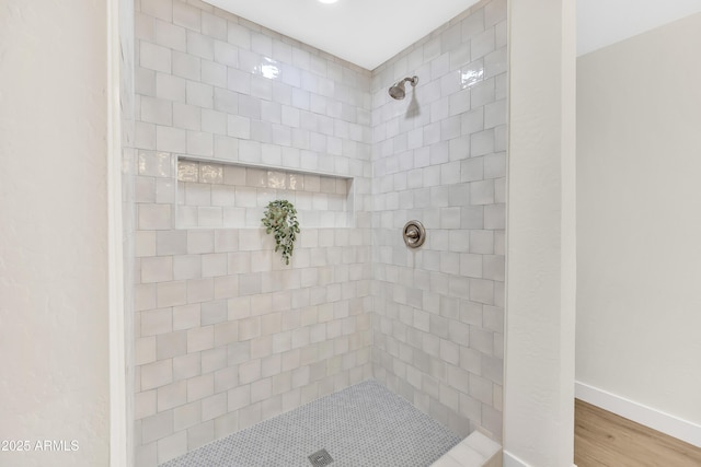 7685 W San Miguel Ave, Glendale, AZ 85303 - bathroom featuring tiled shower and wood finished floors