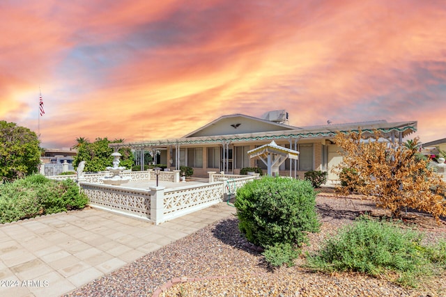 view of front of property featuring a patio area