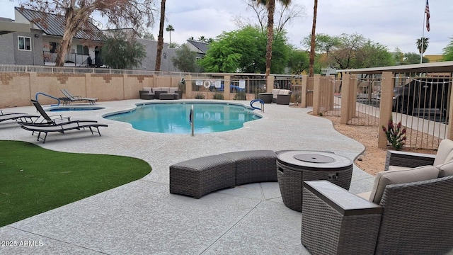 920 E Devonshire Ave Unit 4004, Phoenix, AZ 85014 - community pool featuring outdoor lounge area and a patio area