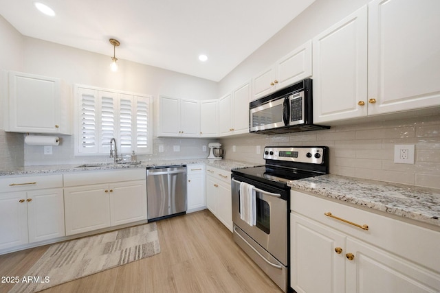 920 E Devonshire Ave Unit 4004, Phoenix, AZ 85014 - kitchen with appliances with stainless steel finishes, light wood-type flooring, white cabinets, tasteful backsplash, and recessed lighting