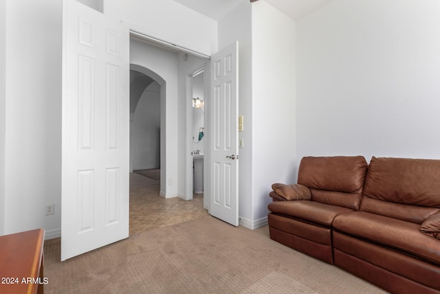 9845 E Inglewood St, Mesa, AZ 85207 - living room featuring baseboards, arched walkways, and light colored carpet