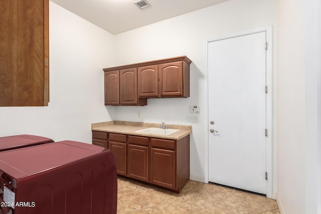 9845 E Inglewood St, Mesa, AZ 85207 - kitchen featuring baseboards, visible vents, light countertops, and a sink