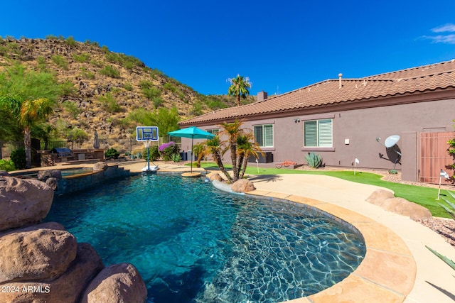 9845 E Inglewood St, Mesa, AZ 85207 - view of swimming pool featuring a patio area, a pool with connected hot tub, and fence